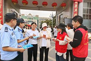 又是你们！雷霆主场球迷又双飚中圈远投3分 喜提2万刀(14万RMB)