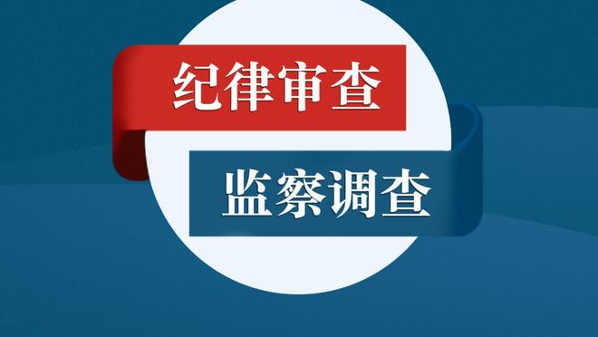 场面十分火爆！罗马德比战中双方球迷在看台互射烟火